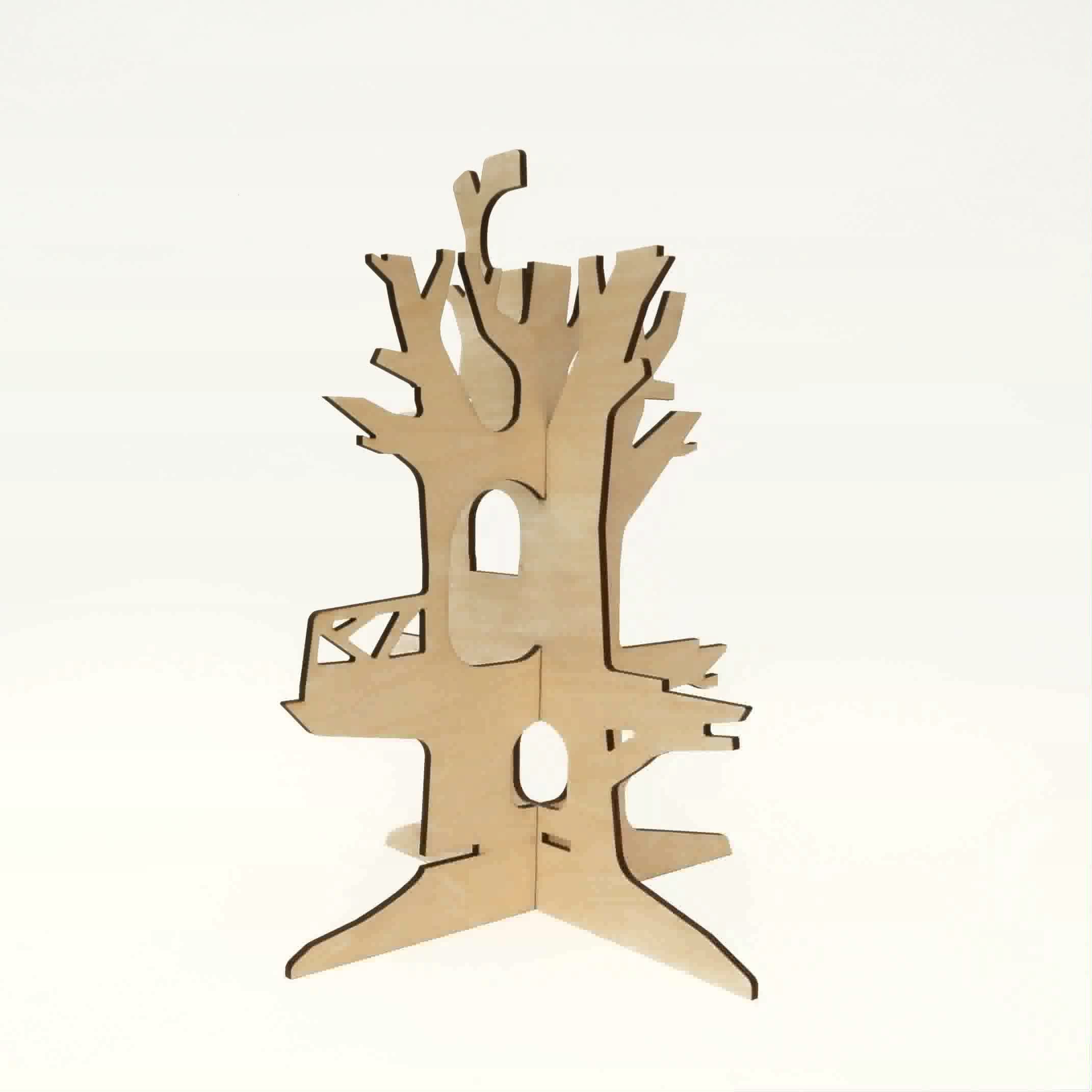 La maison-arbre, maison de poupée en bois et son mobilier sur commande.