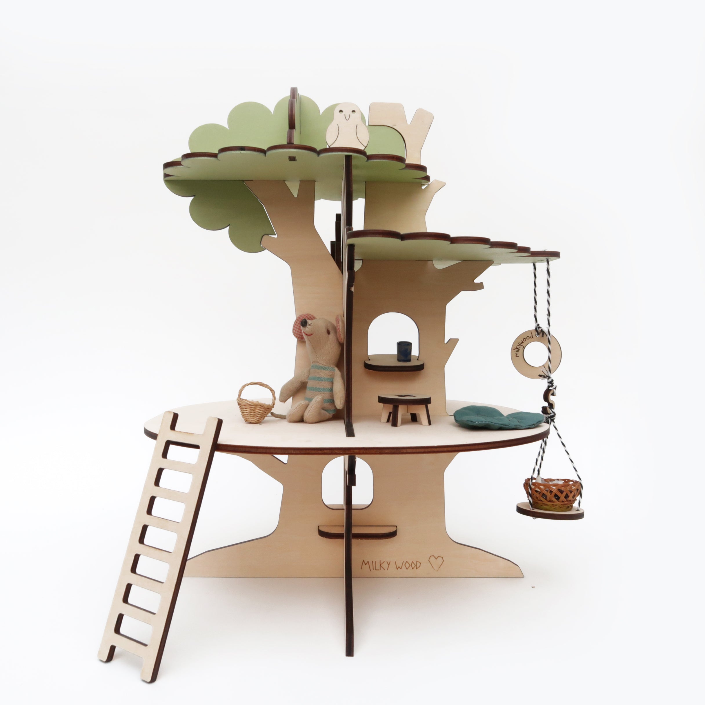 La maison-arbre, maison de poupée en bois et son mobilier sur commande.