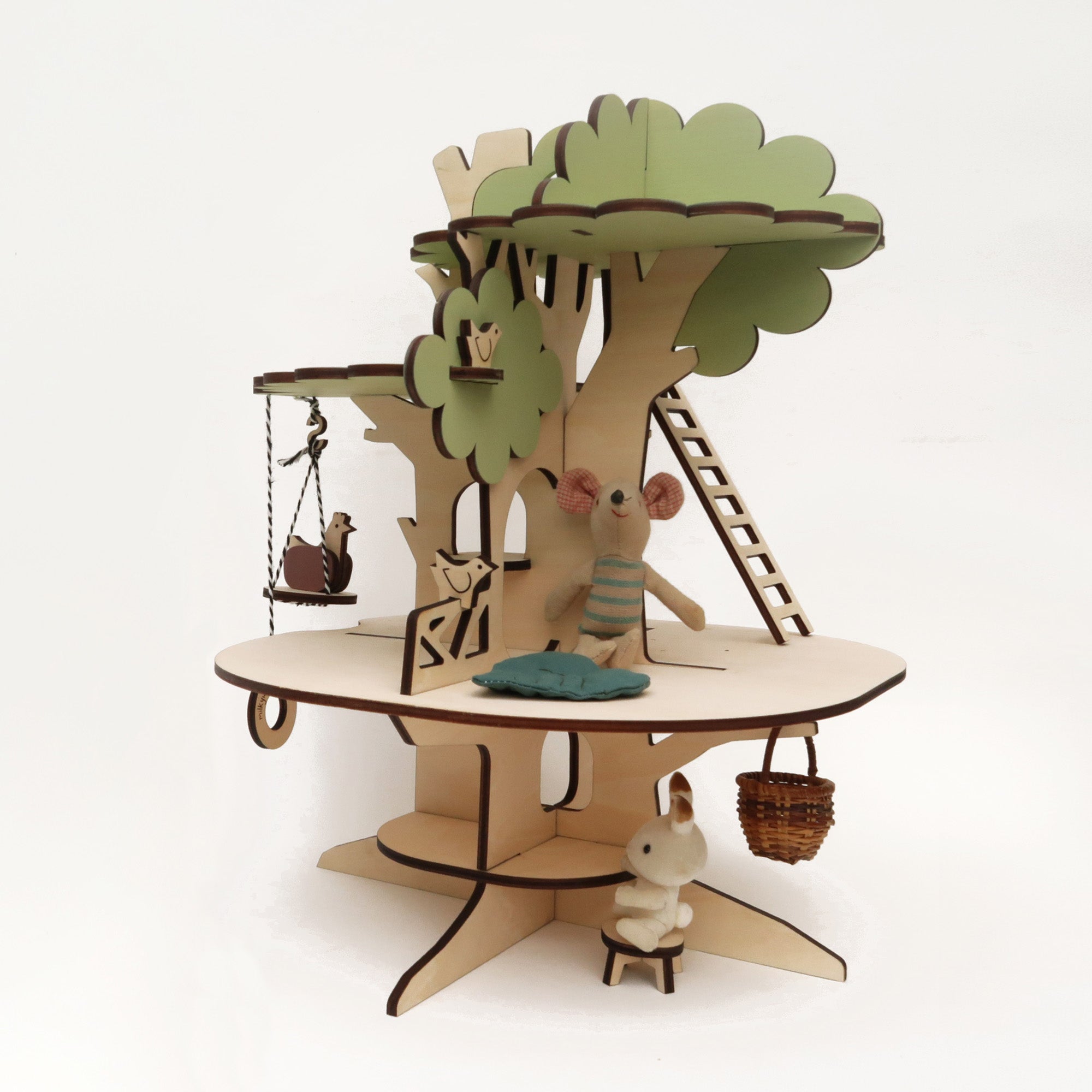 La maison-arbre, maison de poupée en bois et son mobilier sur commande.